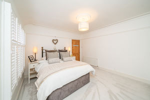 BEDROOM - click for photo gallery